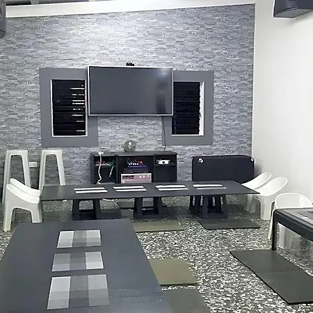 Ervoruto Hostel Makati